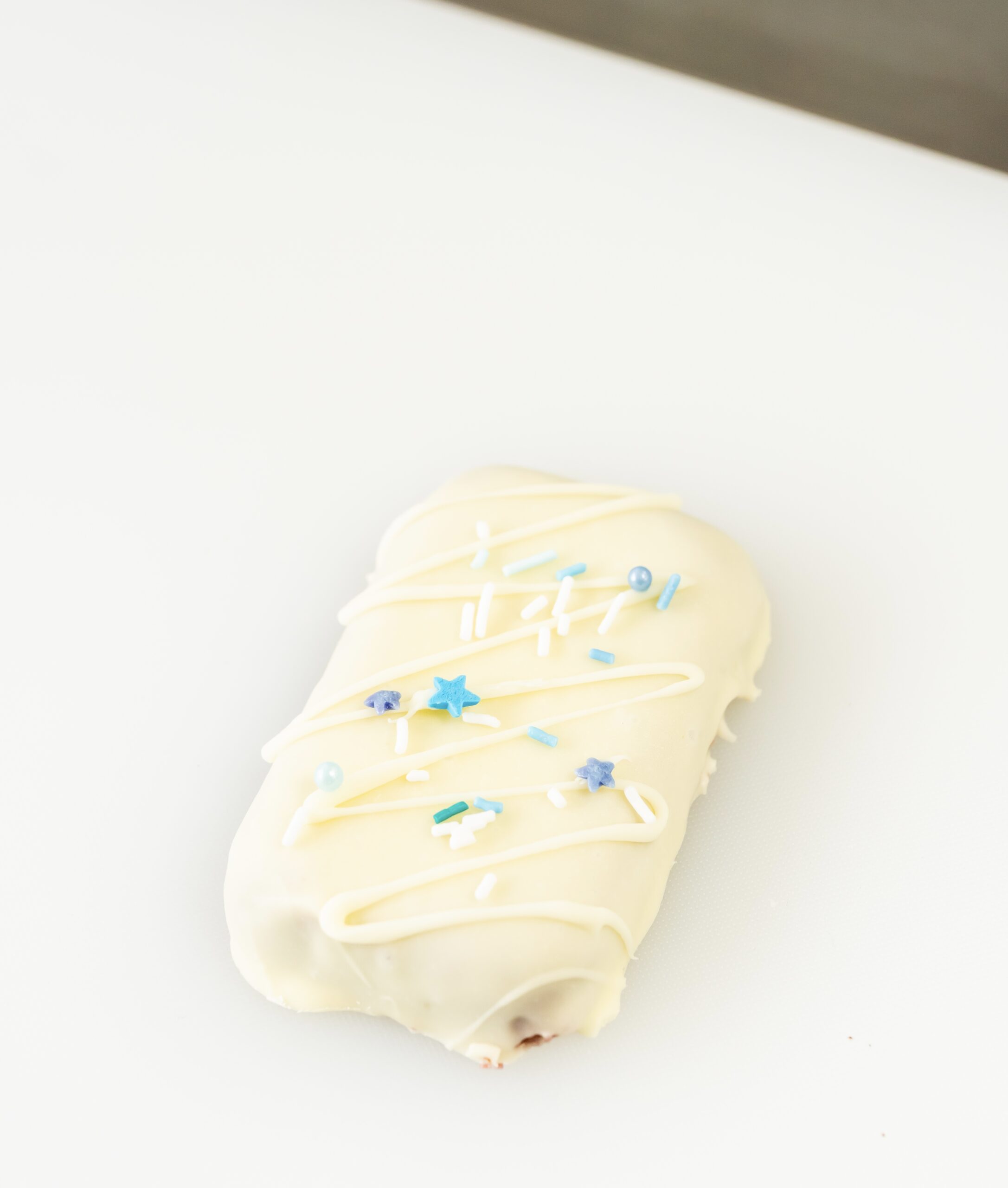 BLUEBERRY DONUT PROTEIN SNACK BAR