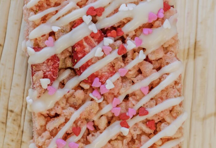 STRAWBERRY AND CREAM PROTEIN RICE KRISPIE